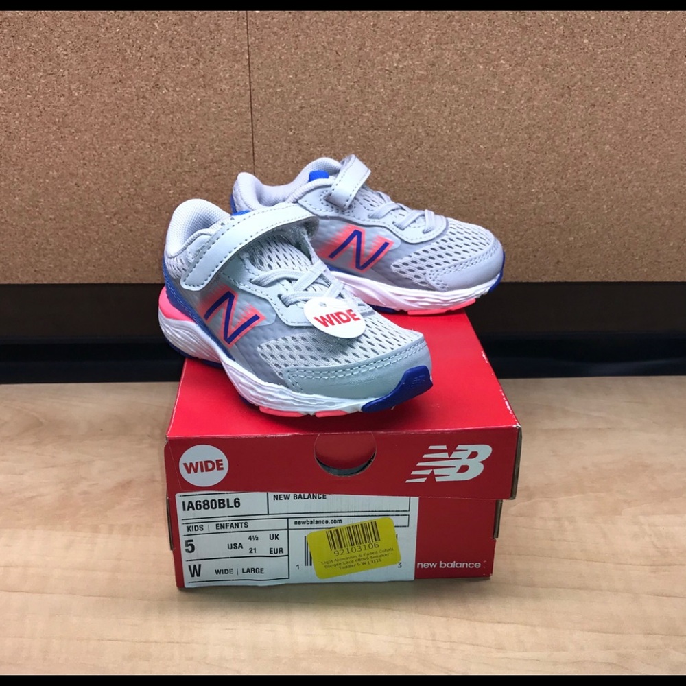 **NWT NEW BALANCE UNISEX SZ 5 WIDE BLUE/GREY**